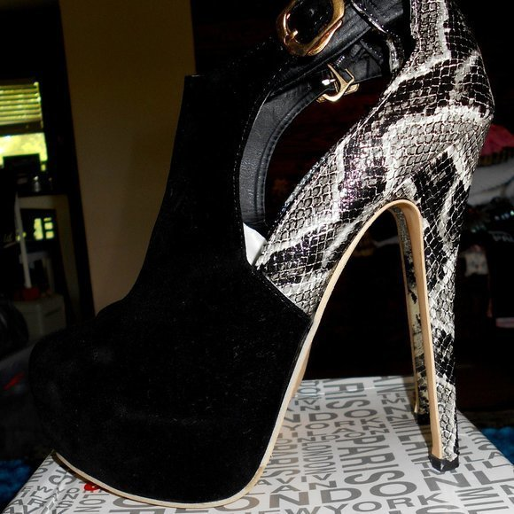 WOMEN'S‎ STILETTOS - Picture 1 of 13